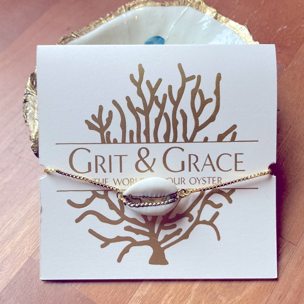 Cowry shell bracelet/ adjustable, gold chain